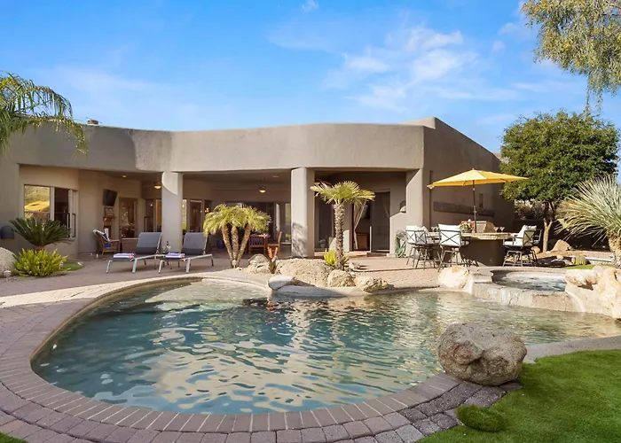 The Debonair Derby By Paseohomesaz With Heated Pool Holiday home