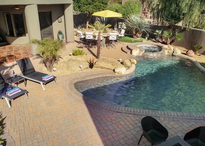 Holiday home The Debonair Derby By Paseohomesaz With Heated Pool