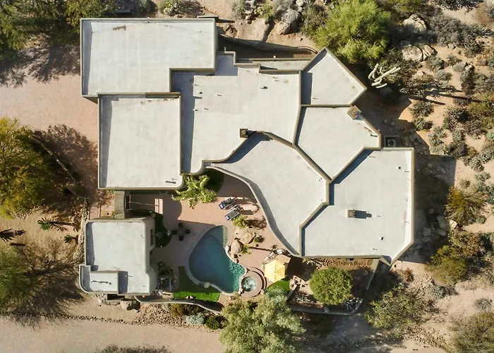 The Debonair Derby By Paseohomesaz With Heated Pool *