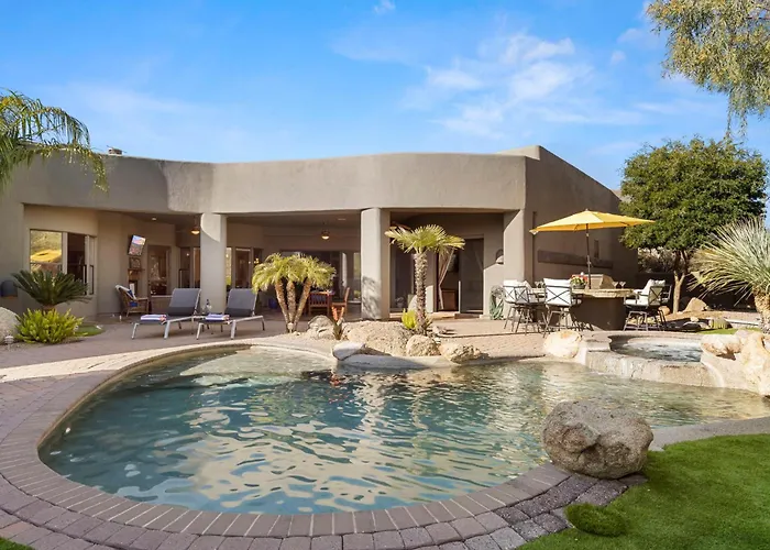 The Debonair Derby By Paseohomesaz With Heated Pool Holiday home