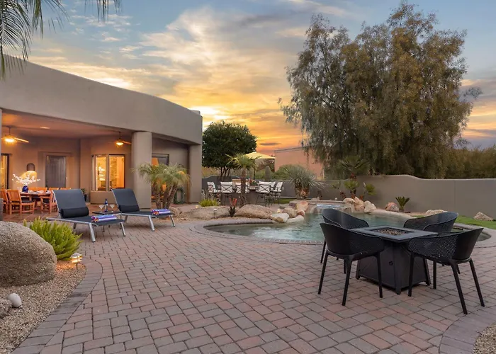 Holiday home The Debonair Derby By Paseohomesaz With Heated Pool