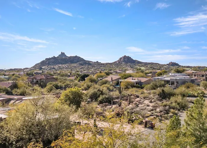 The Debonair Derby By Paseohomesaz With Heated Pool Holiday home