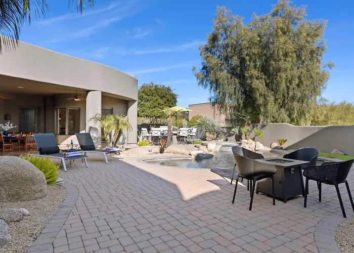 Holiday home The Debonair Derby By Paseohomesaz With Heated Pool *
