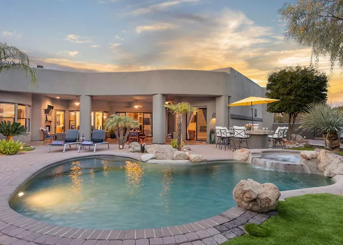 The Debonair Derby By Paseohomesaz With Heated Pool