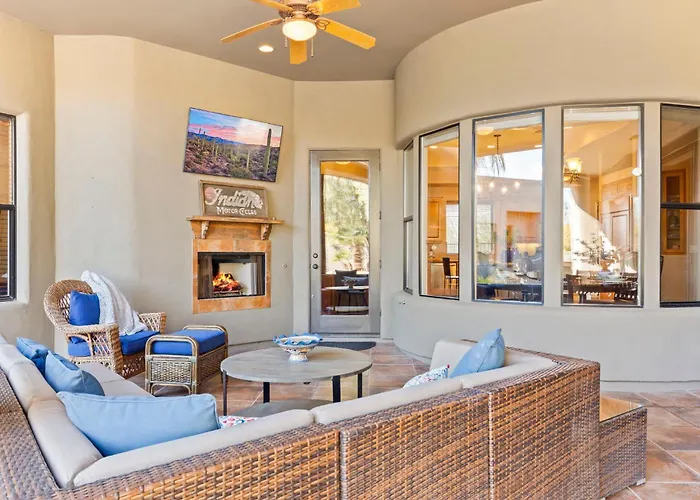The Debonair Derby By Paseohomesaz With Heated Pool Holiday home
