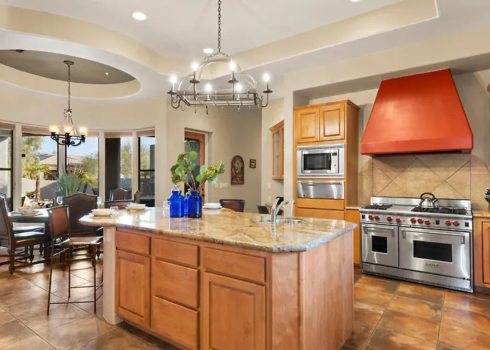 The Debonair Derby By Paseohomesaz With Heated Pool Holiday home *
