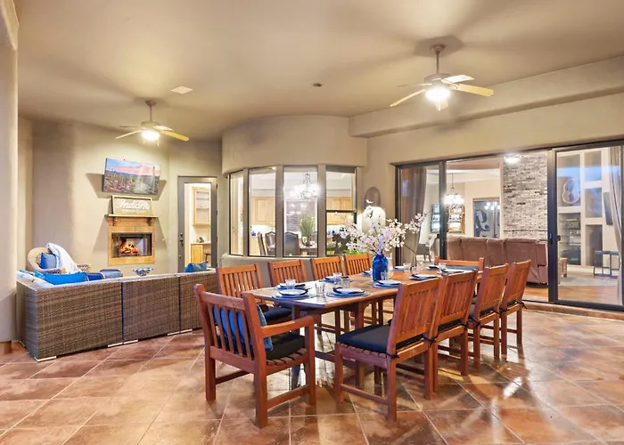 The Debonair Derby By Paseohomesaz With Heated Pool