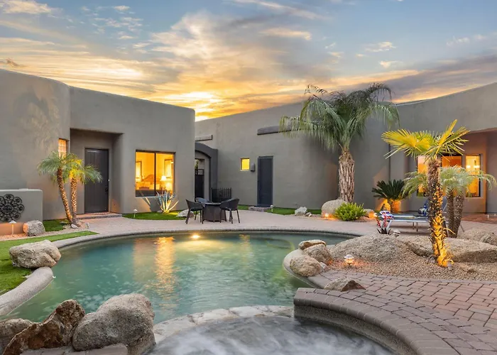 The Debonair Derby By Paseohomesaz With Heated Pool Holiday home