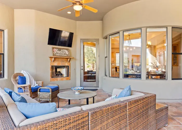 Holiday home The Debonair Derby By Paseohomesaz With Heated Pool *