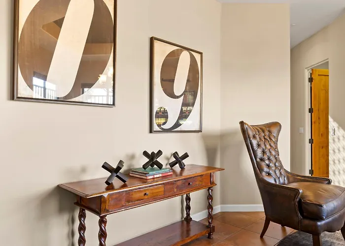 The Debonair Derby By Paseohomesaz With Heated Pool Holiday home