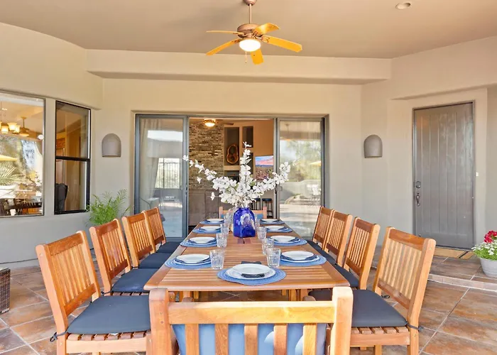 Holiday home The Debonair Derby By Paseohomesaz With Heated Pool