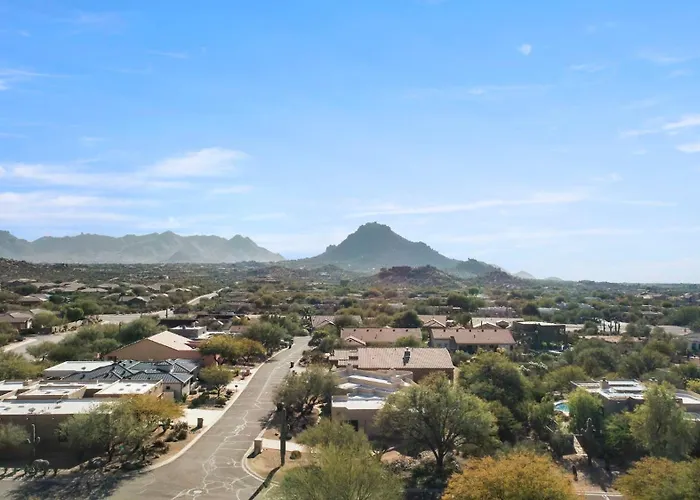 The Debonair Derby By Paseohomesaz With Heated Pool