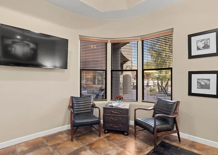 The Debonair Derby By Paseohomesaz With Heated Pool Holiday home