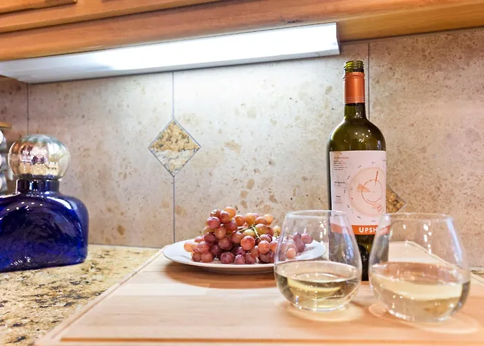 Holiday home The Debonair Derby By Paseohomesaz With Heated Pool *