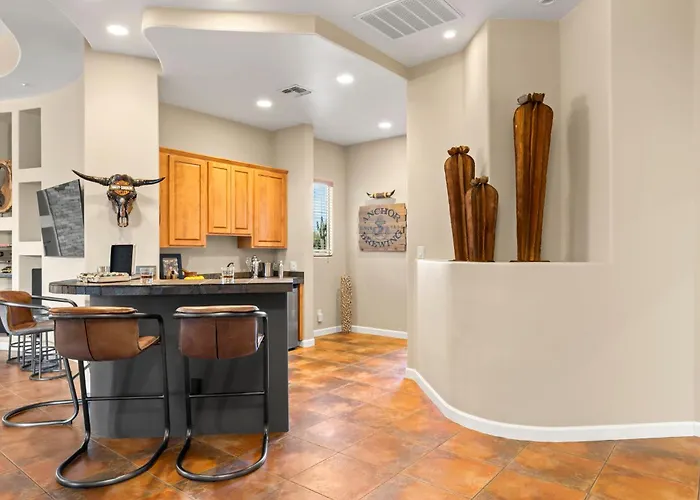 Holiday home The Debonair Derby By Paseohomesaz With Heated Pool *