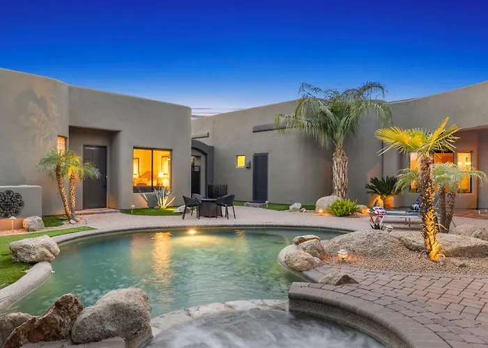 Holiday home The Debonair Derby By Paseohomesaz With Heated Pool